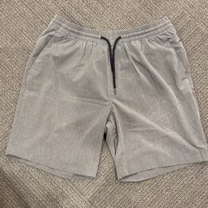 Old Navy Men's Athletic Shorts in Light Gray